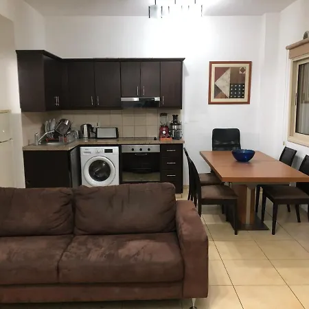 Central Stylish Place פאפוס